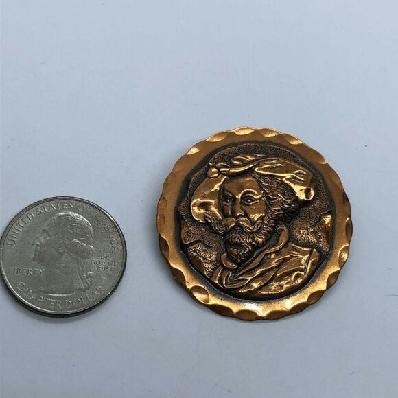 Unique Vintage Embossed Hammered Metal P.P. Rubens Portrait Circle Brooch / Pin - Picture 3 of 5
